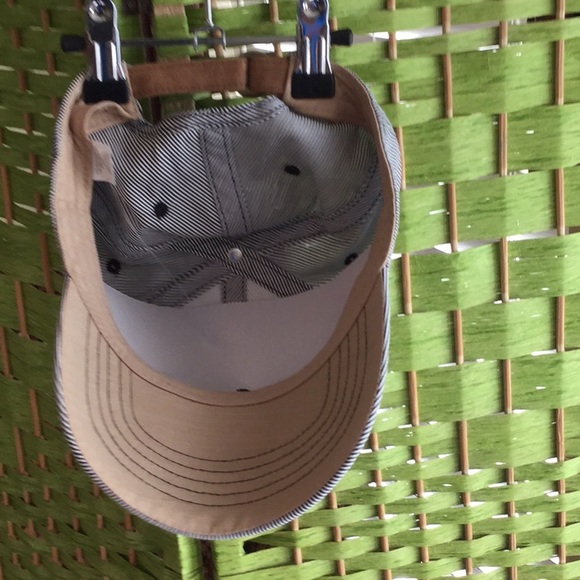 🦋NWT So Trendy Striped Baseball Cap Must Have 🦋 - Picture 7 of 7